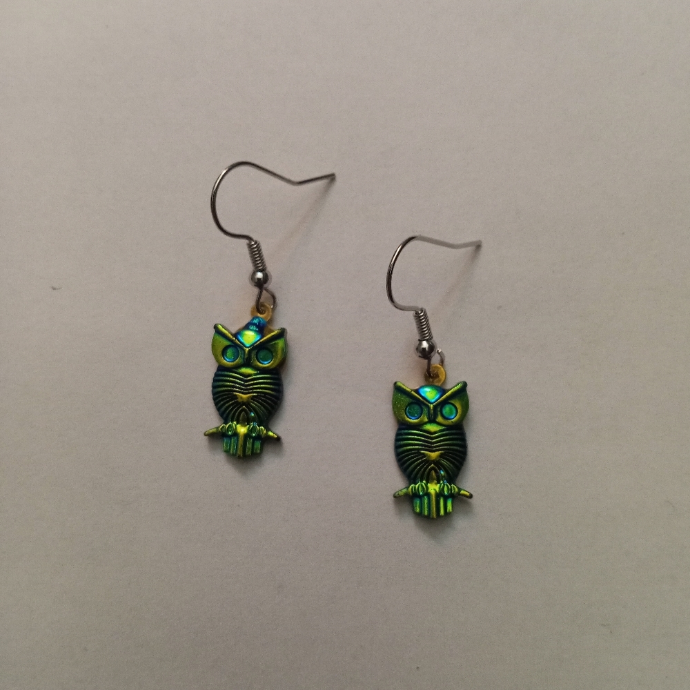 Hand Crafted New iridescent holographic owl statement earrings - Picture 4 of 5